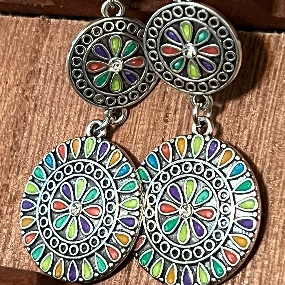 Beautiful pair of Boho earrings, BN!